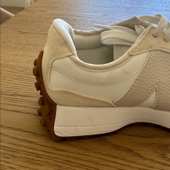 New Balance 327 linen w/ sea salt color - Picture 7 of 8